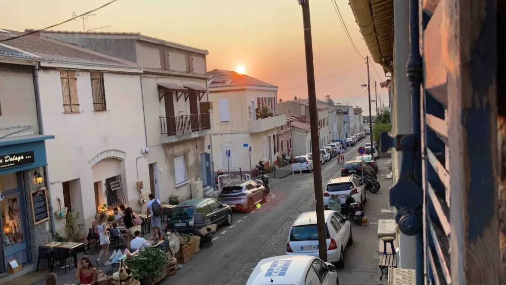 Vue du coucher de soleil depuis l'appartement à la Madrague de Montredon