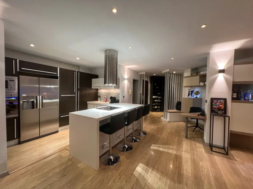 Cuisine moderne et élégante dans un penthouse à Toulouse