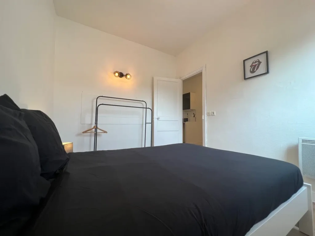 Chambre d'un T2 moderne à Toulouse, quartier du Busca