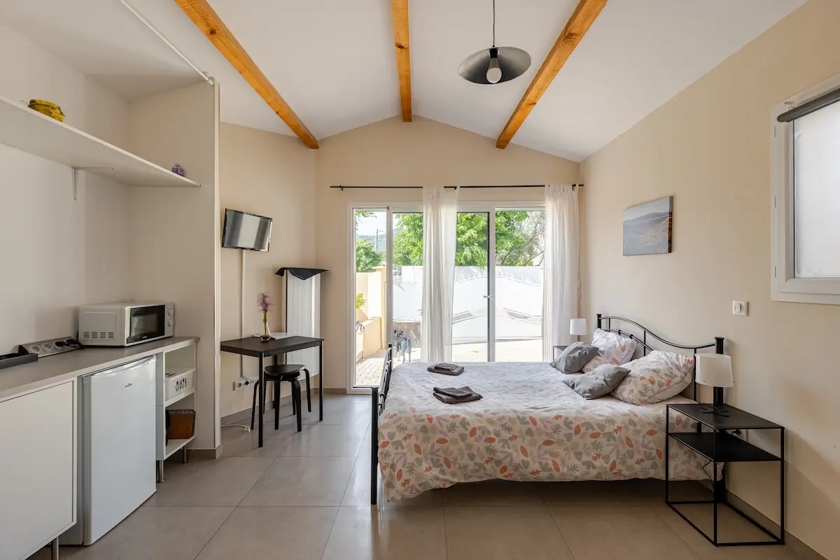 Lire la suite à propos de l’article Studio avec Piscine à Marseille La Treille