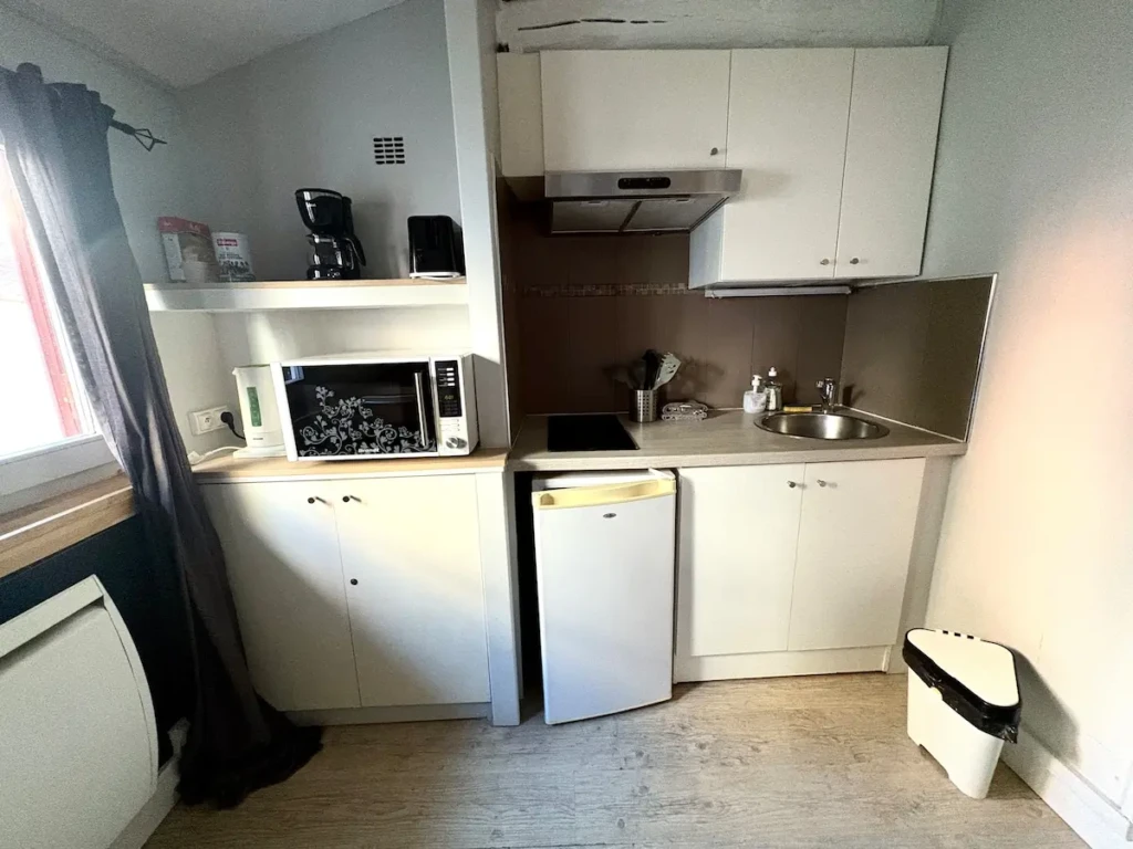 Cuisine entièrement équipée du studio au calme, cœur Croix-Rousse
