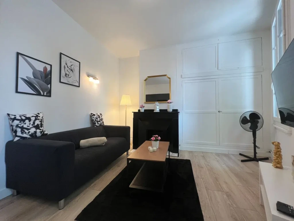 Salon confortable d'un T2 à Toulouse, quartier du Busca