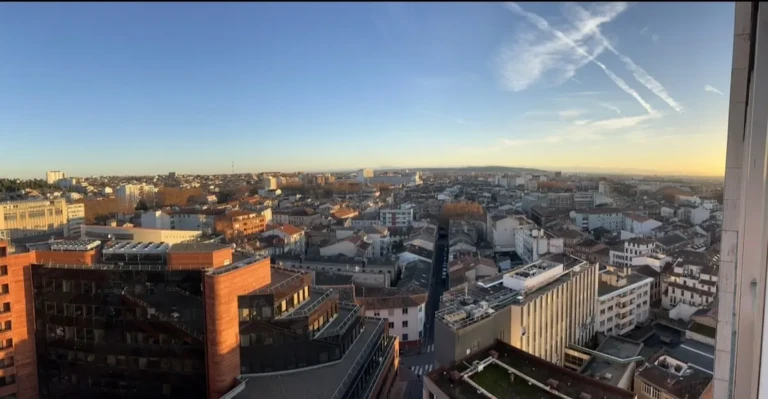 Vue panoramique depuis un penthouse à Toulouse, quartier Jean-Jaurès