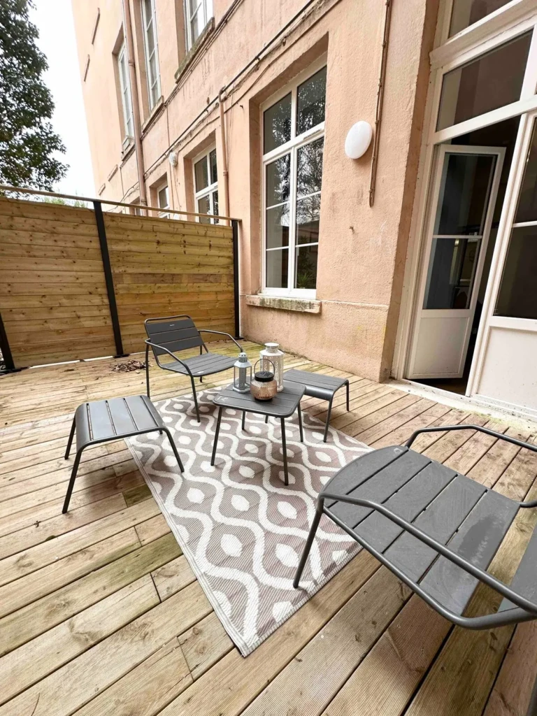 Terrasse avec mobilier de jardin au Pierre Blanc 2, Croix Rousse/Terreaux, Lyon