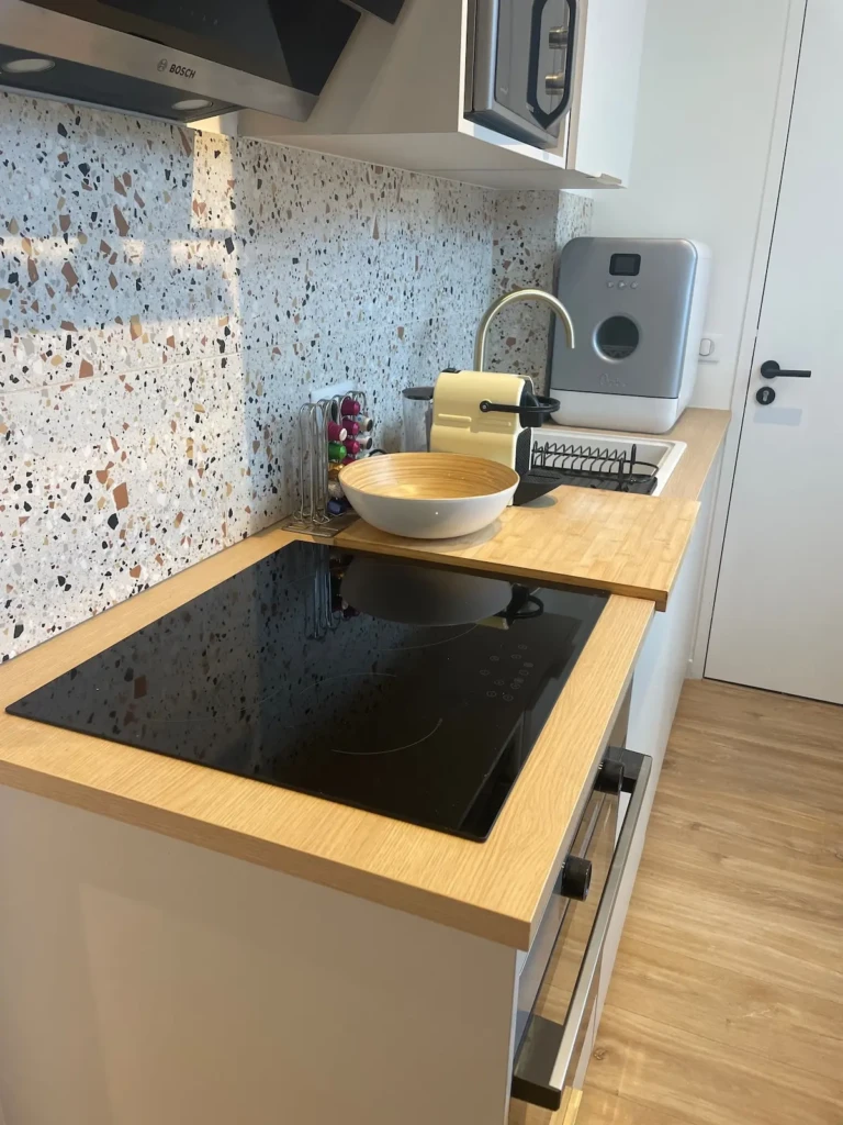 Cuisine moderne dans le studio L’escapade Bordelaise à Bordeaux