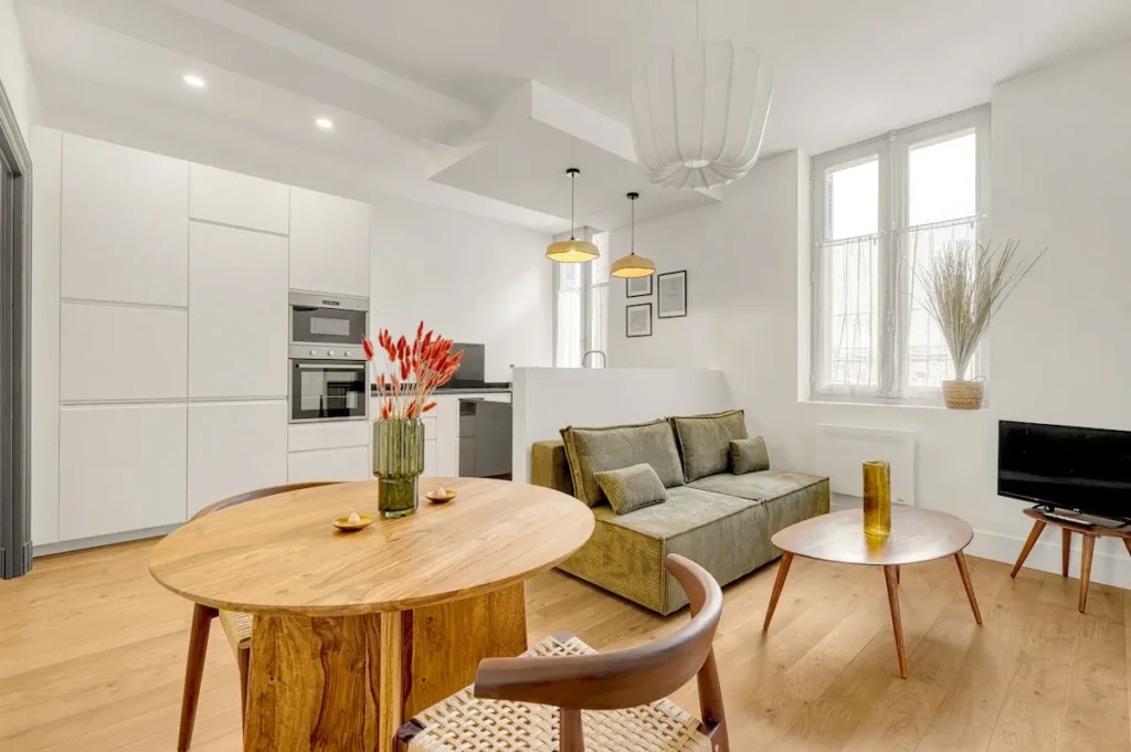 Appartement moderne à Toulouse avec mobilier élégant et lumineux