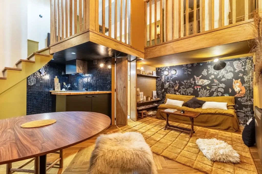 Studio chaleureux avec mezzanine et cuisine entièrement équipée au coeur de Bordeaux, quartier Saint Pierre.