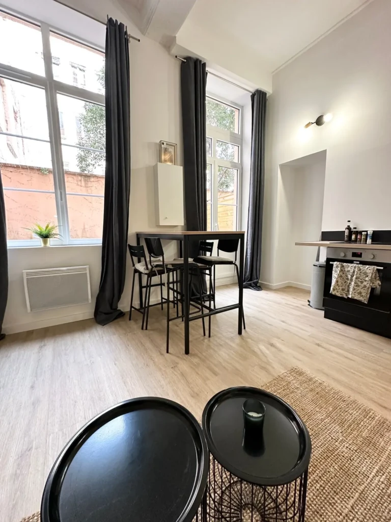 Espace repas lumineux dans un appartement au cœur de Lyon, Croix Rousse/Terreaux