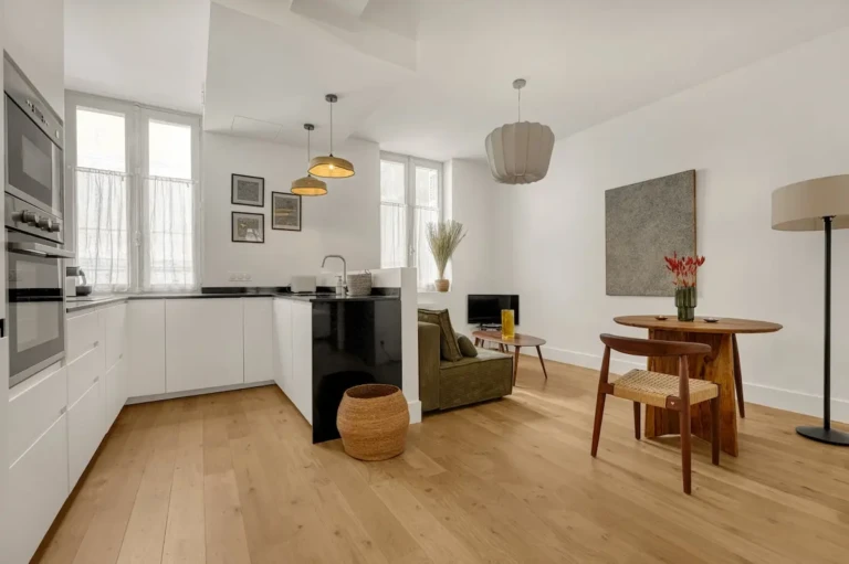 Appartement moderne en centre-ville de Toulouse avec cuisine équipée et espace de vie confortable