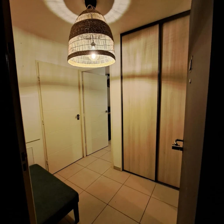 Entrée moderne de l'Atelier Rochecardon à Vaise-Rochecardon, Lyon