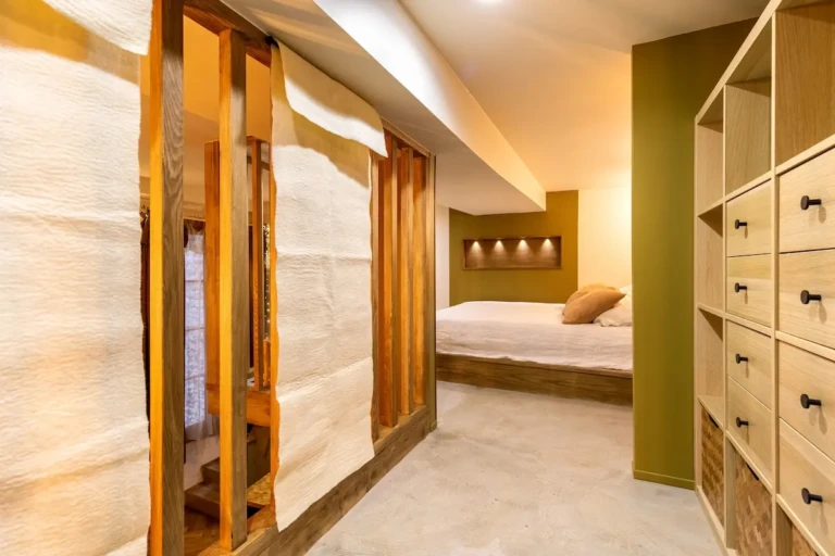 Studio cosy rénové avec mezzanine dans le quartier Saint Pierre, Bordeaux