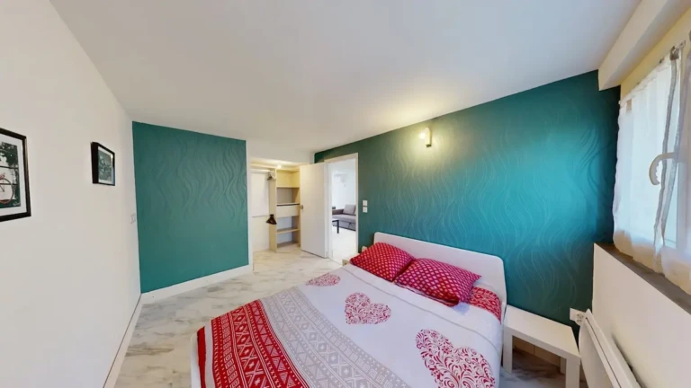 Chambre spacieuse et moderne avec lit double et décor soigné à Rangeuil BnB, Toulouse