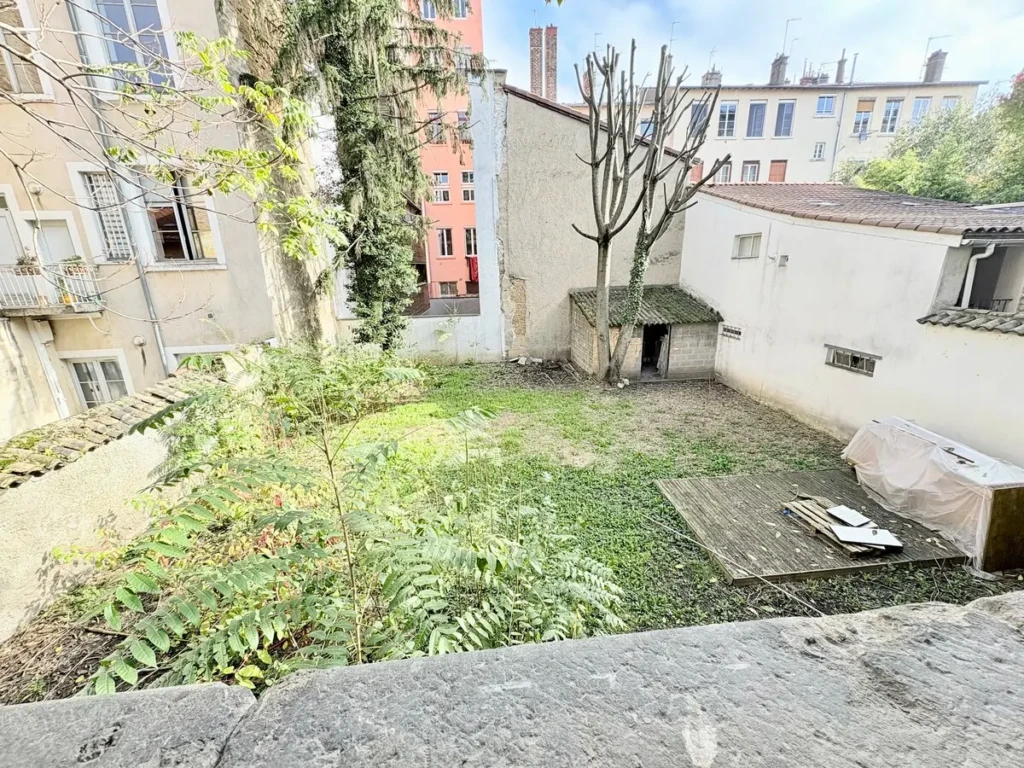 Vue sur jardin calme depuis le studio à Croix-Rousse