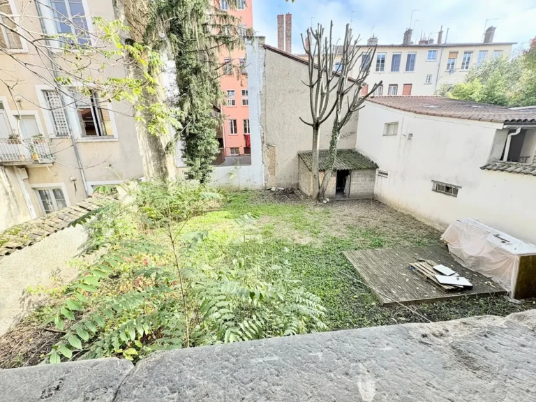 Vue sur jardin calme depuis le studio à Croix-Rousse