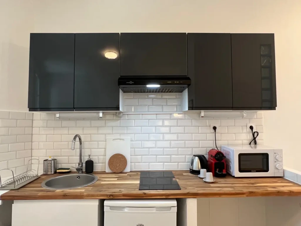 Cuisine moderne et entièrement équipée d'un T2 à Toulouse, quartier du Busca