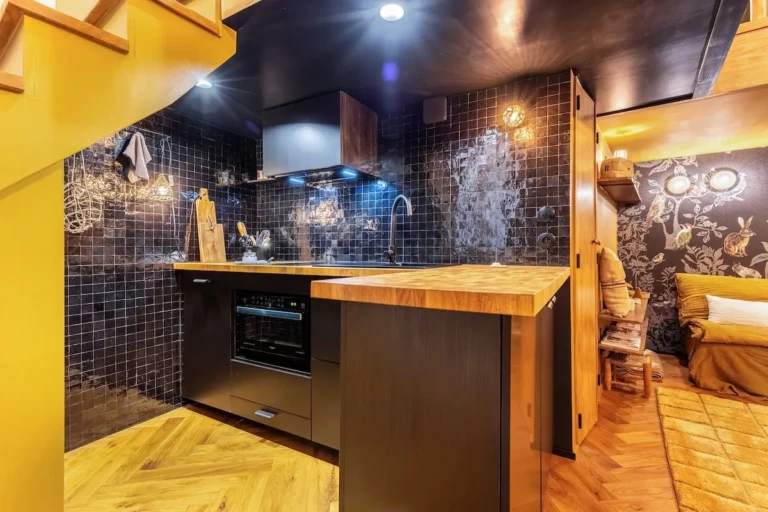 Cuisine moderne du studio Chez Louise au cœur de Bordeaux dans le quartier Saint Pierre