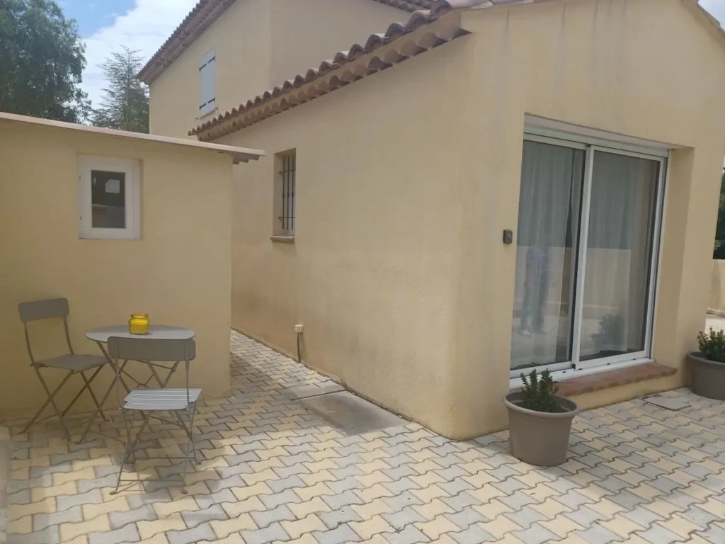 Chambre chez l'habitant avec espace extérieur à Marseille, La Treille