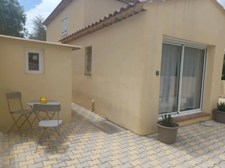 Chambre chez l'habitant avec espace extérieur à Marseille, La Treille