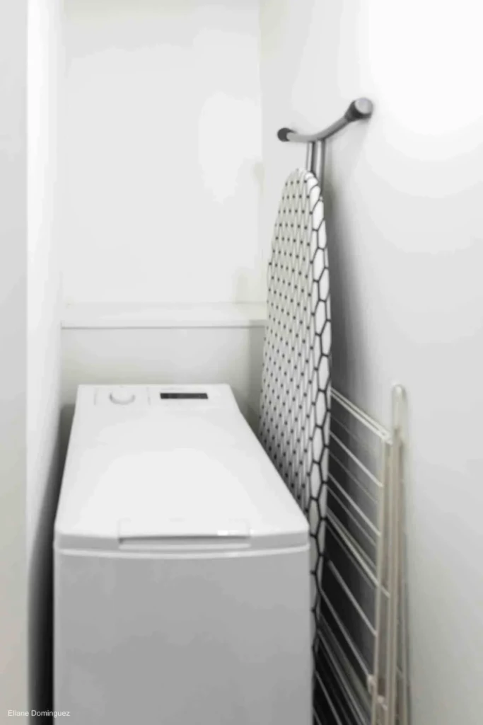 Espace laverie avec lave-linge à Lyon
