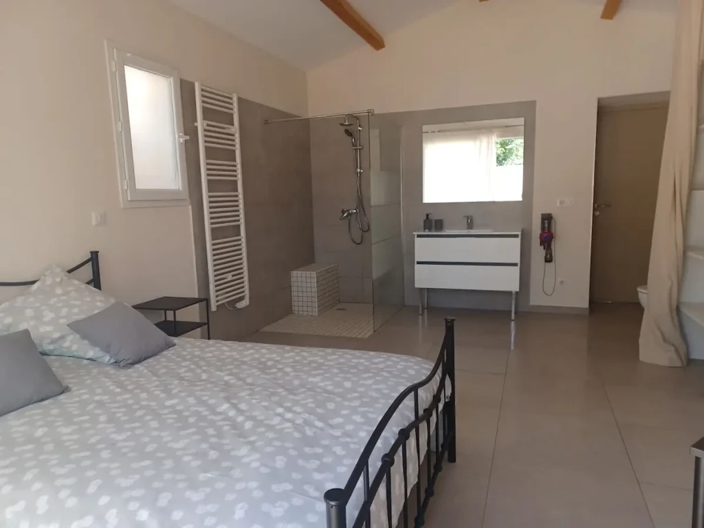 Chambre chez l'habitant avec salle d'eau privative à Marseille, La Treille
