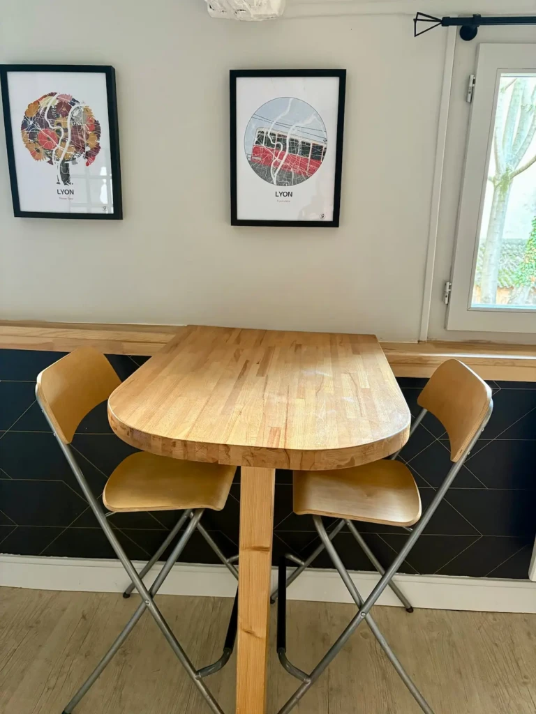 Petit espace repas dans un studio à Croix-Rousse, Lyon