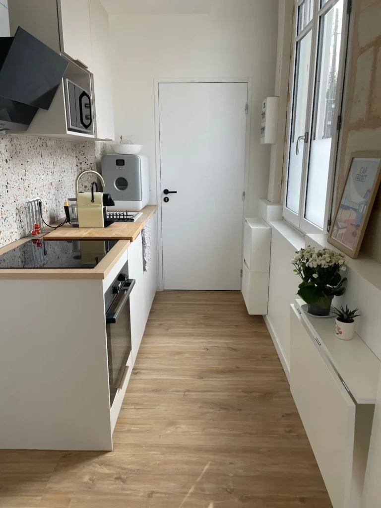 Cuisine moderne et équipée dans un studio à Bordeaux
